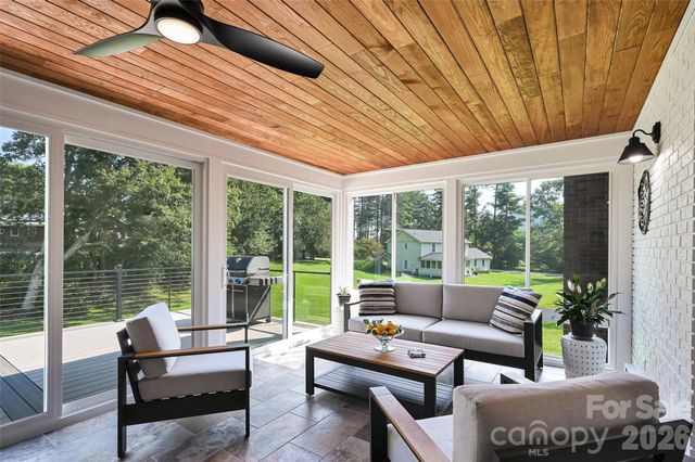 507 Fenwick Court, Hendersonville, NC 28739