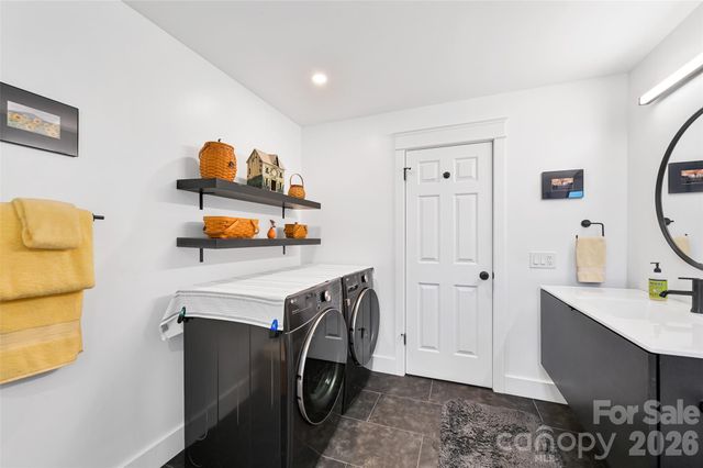 507 Fenwick Court, Hendersonville, NC 28739