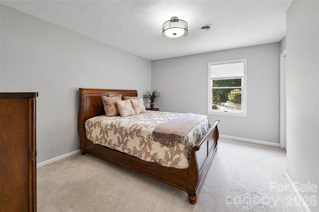 507 Fenwick Court, Hendersonville, NC 28739