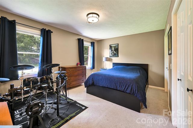 507 Fenwick Court, Hendersonville, NC 28739