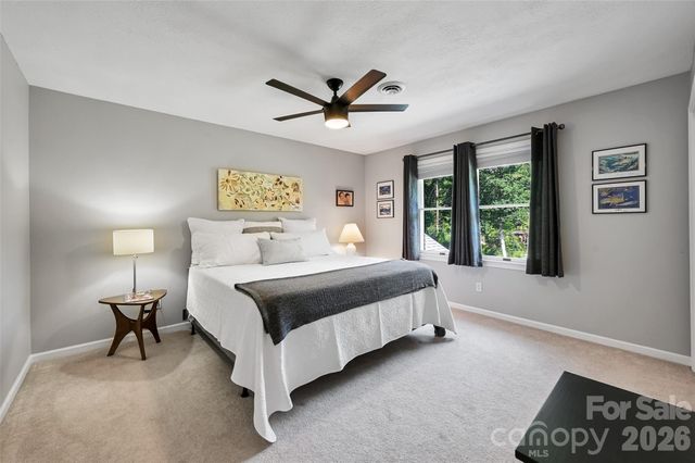507 Fenwick Court, Hendersonville, NC 28739