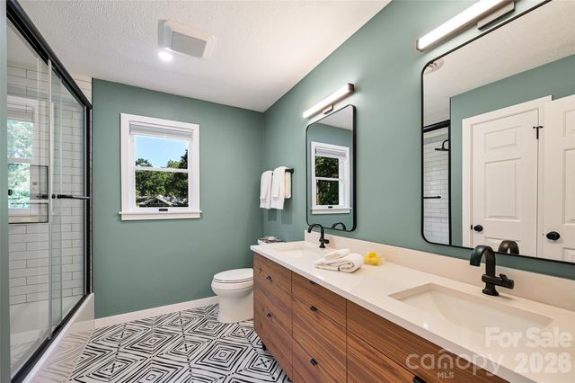 507 Fenwick Court, Hendersonville, NC 28739