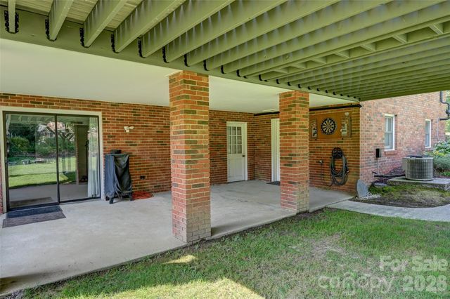 507 Fenwick Court, Hendersonville, NC 28739
