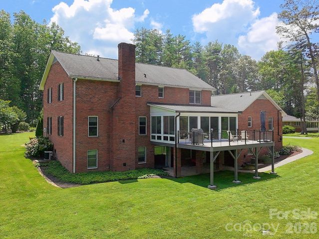 507 Fenwick Court, Hendersonville, NC 28739