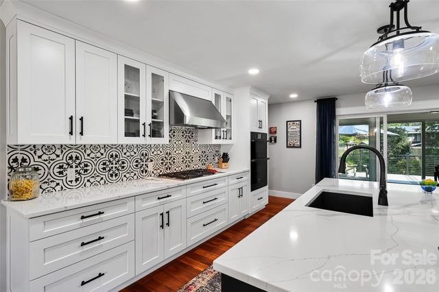 507 Fenwick Court, Hendersonville, NC 28739