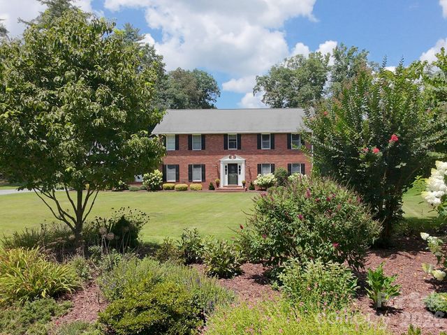 507 Fenwick Court, Hendersonville, NC 28739