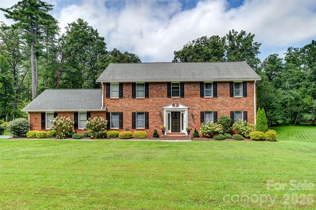 507 Fenwick Court, Hendersonville, NC 28739