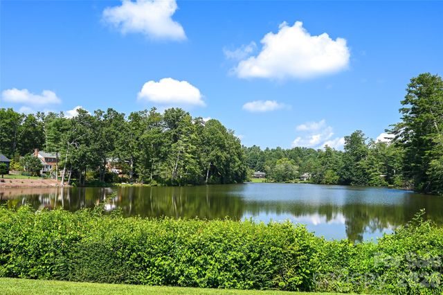 507 Fenwick Court, Hendersonville, NC 28739