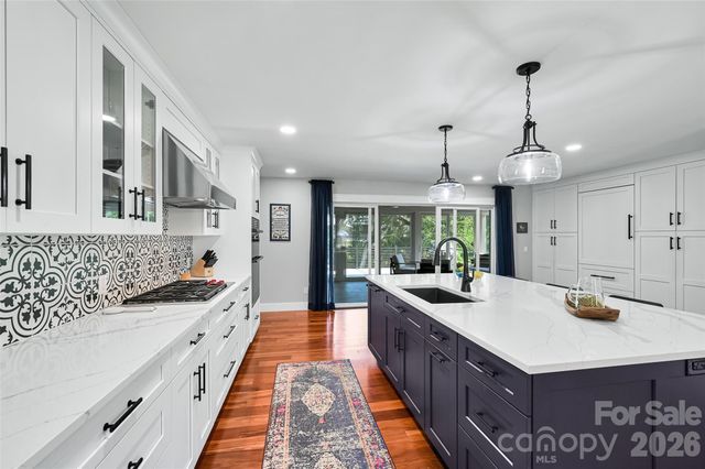 507 Fenwick Court, Hendersonville, NC 28739