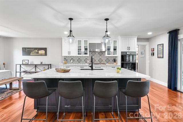 507 Fenwick Court, Hendersonville, NC 28739