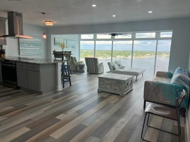 7200 SUNSHINE SKYWAY LANE S 15F, St Petersburg, FL 33711