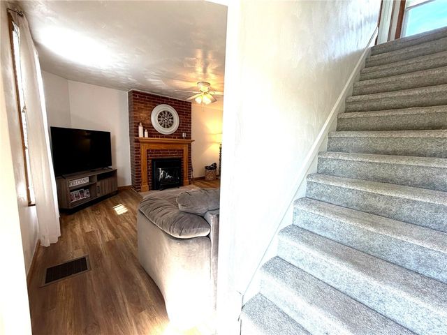 2067 Broadway Ave, Hempfield Twp, PA 15601