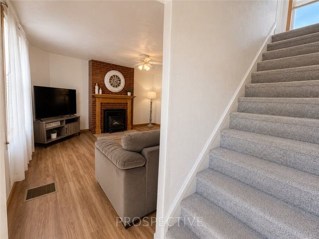 2067 Broadway Ave, Hempfield Twp, PA 15601