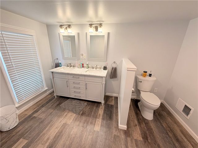 2067 Broadway Ave, Hempfield Twp, PA 15601