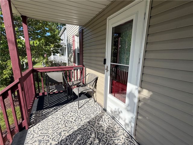 2067 Broadway Ave, Hempfield Twp, PA 15601