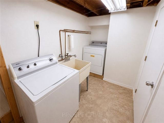 2067 Broadway Ave, Hempfield Twp, PA 15601