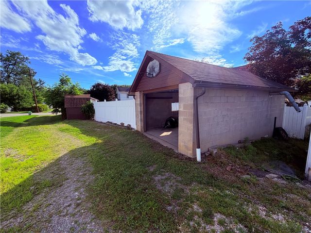 2067 Broadway Ave, Hempfield Twp, PA 15601