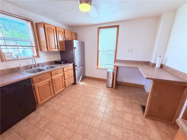 2067 Broadway Ave, Hempfield Twp, PA 15601