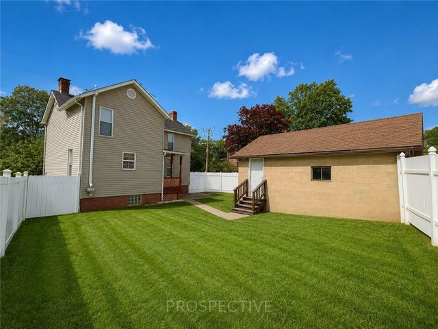 2067 Broadway Ave, Hempfield Twp, PA 15601