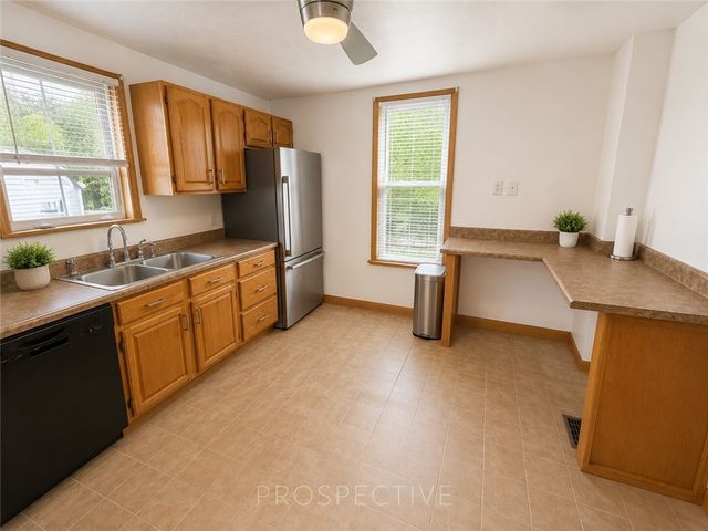 2067 Broadway Ave, Hempfield Twp, PA 15601