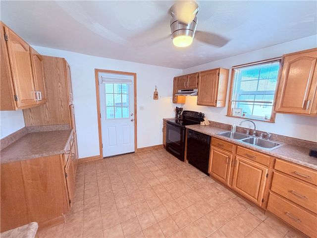 2067 Broadway Ave, Hempfield Twp, PA 15601