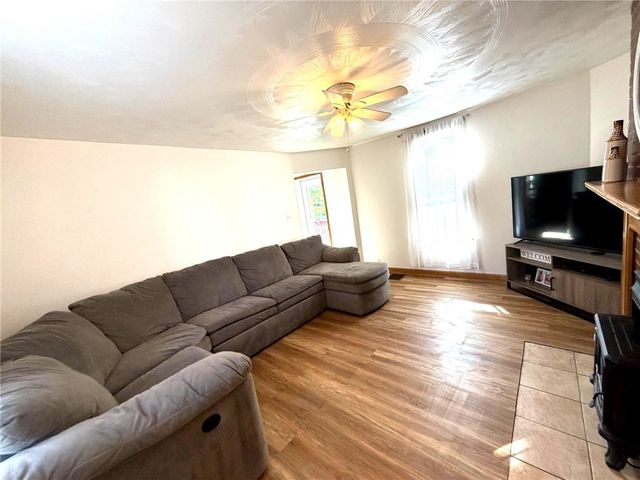 2067 Broadway Ave, Hempfield Twp, PA 15601