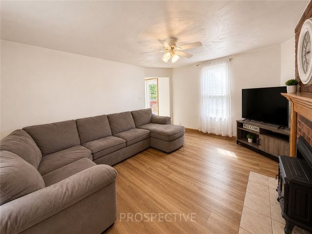 2067 Broadway Ave, Hempfield Twp, PA 15601