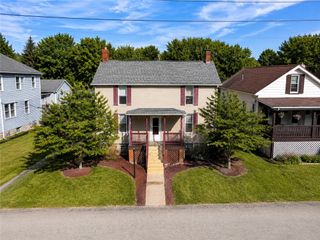 2067 Broadway Ave, Hempfield Twp, PA 15601