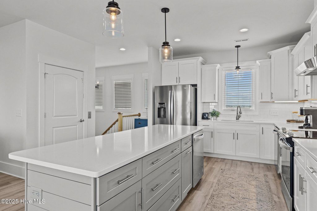 Image 15 of property listing at 1903 Emerald Drive, Emerald Isle, NC 28594