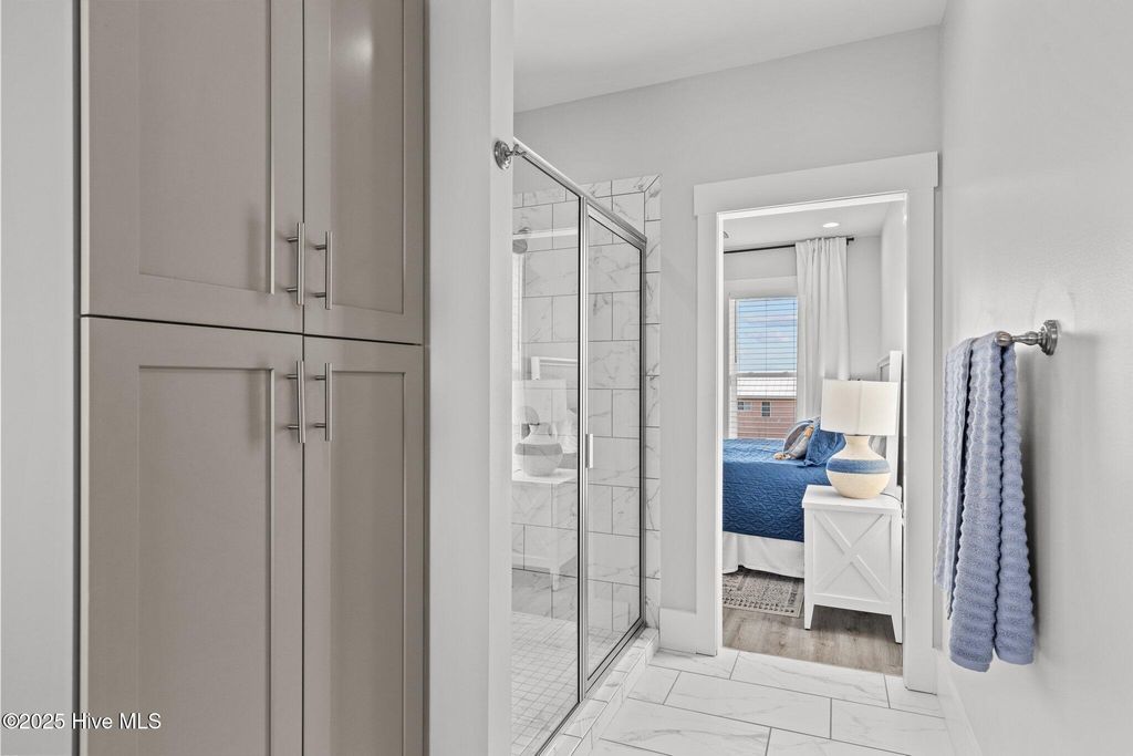 Image 17 of property listing at 1903 Emerald Drive, Emerald Isle, NC 28594