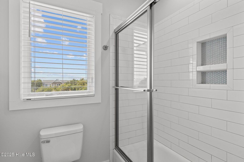 Image 22 of property listing at 1903 Emerald Drive, Emerald Isle, NC 28594