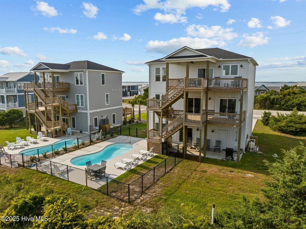 Image 39 of property listing at 1903 Emerald Drive, Emerald Isle, NC 28594