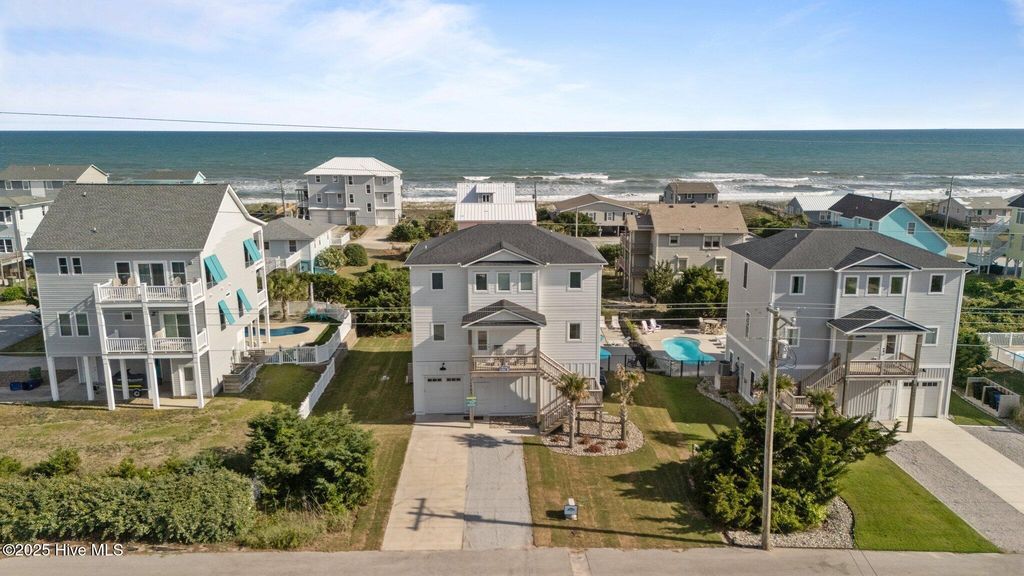 Image 4 of property listing at 1903 Emerald Drive, Emerald Isle, NC 28594