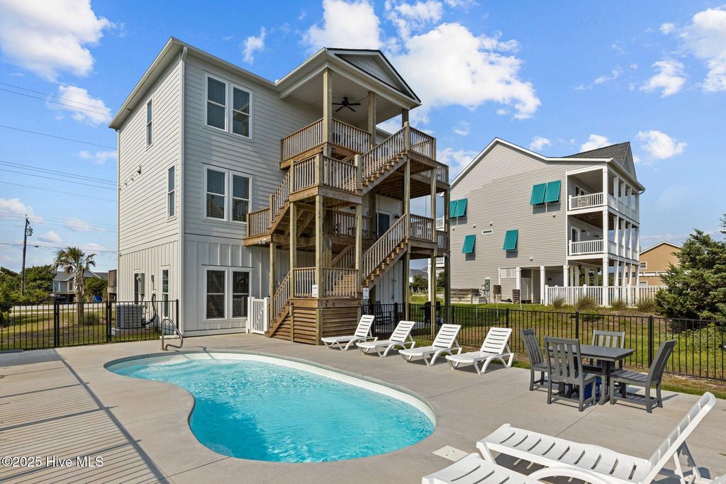 Image 48 of property listing at 1903 Emerald Drive, Emerald Isle, NC 28594