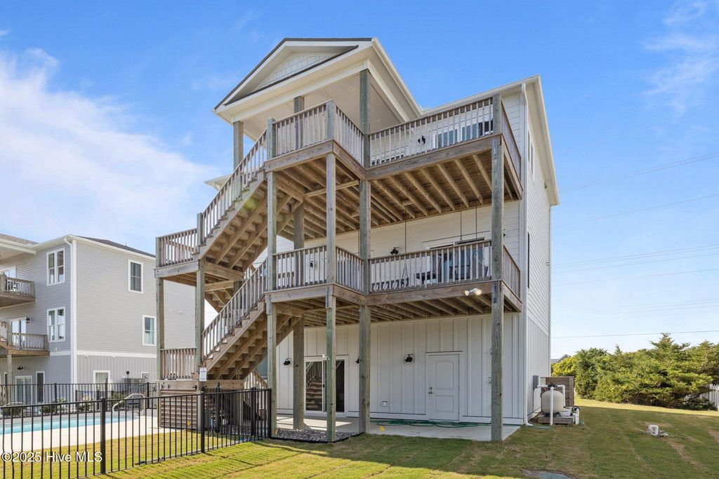 Image 62 of property listing at 1903 Emerald Drive, Emerald Isle, NC 28594