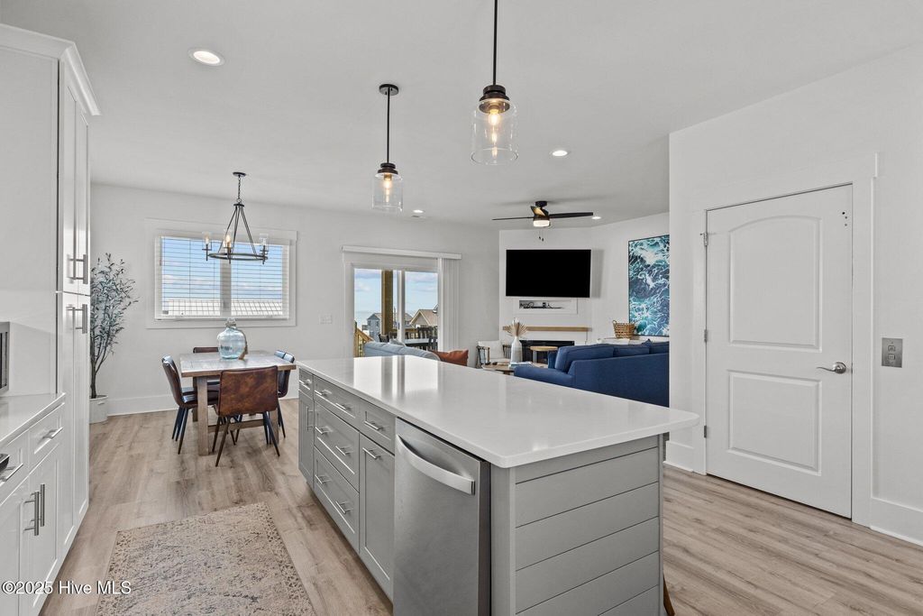 Image 7 of property listing at 1903 Emerald Drive, Emerald Isle, NC 28594