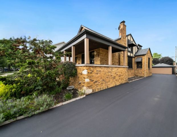 7246 N Oleander Avenue, Chicago, IL 60631