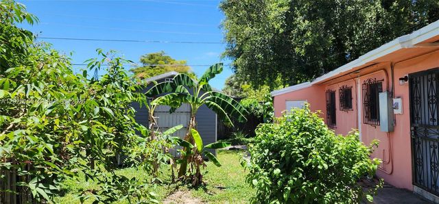 901 NE 160th Ter, North Miami Beach, FL 33162