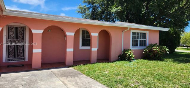 901 NE 160th Ter, North Miami Beach, FL 33162