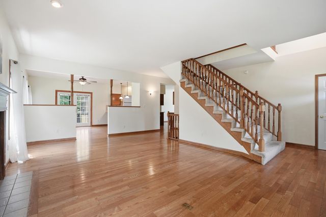 597 O'hagan Drive, Crown Point, IN 46307