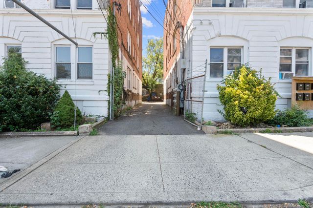 25 Whittier Street, Bridgeport, CT 06605