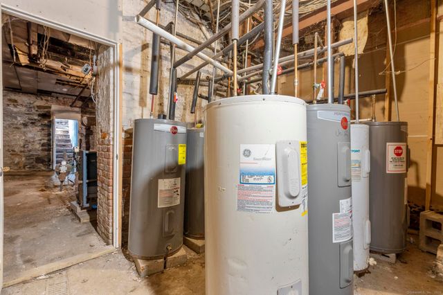 25 Whittier Street, Bridgeport, CT 06605