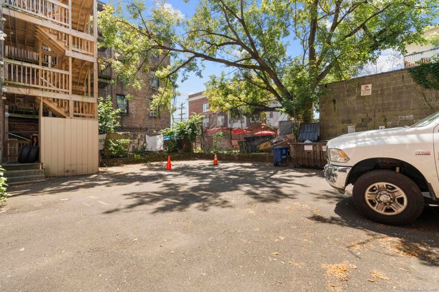 25 Whittier Street, Bridgeport, CT 06605