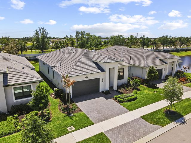 2752 SE Ashfield Drive, Port St. Lucie, Port St Lucie, FL 34984