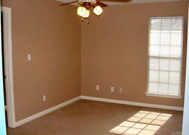 2705 mackenzie, Conway, AR 72034