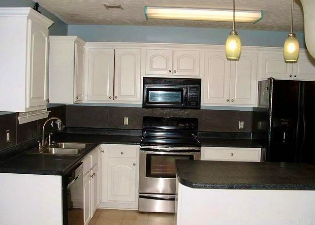 2705 mackenzie, Conway, AR 72034