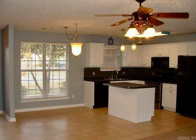 2705 mackenzie, Conway, AR 72034