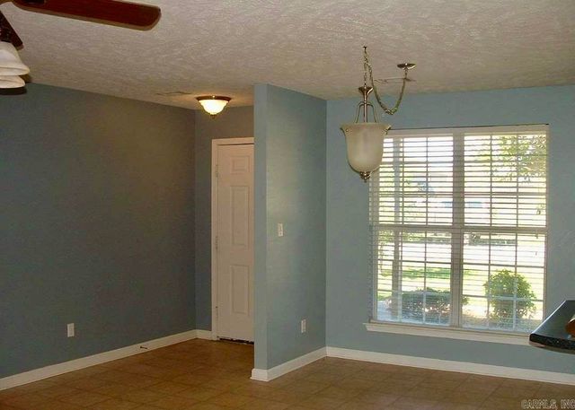 2705 mackenzie, Conway, AR 72034