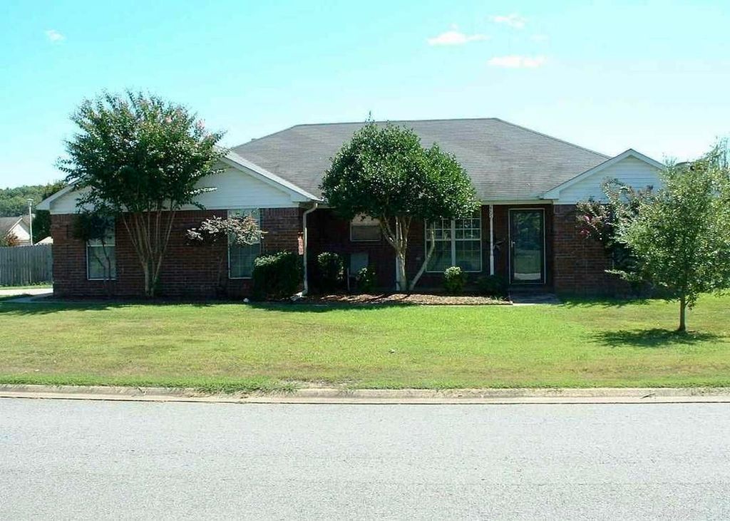 2705 mackenzie, Conway, AR 72034