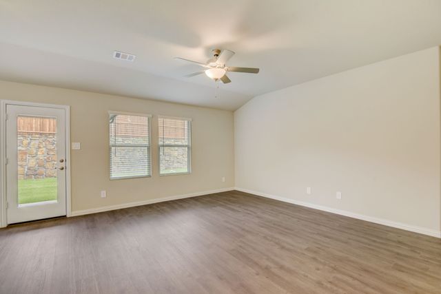 811 Easthill Drive, Princeton, TX 75071